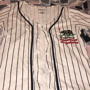 White and Black “california” shirt